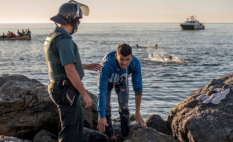 El Supremo pone fin a la pesadilla de 16 guardias civiles perseguidos por varias ONG por proteger Ceuta
