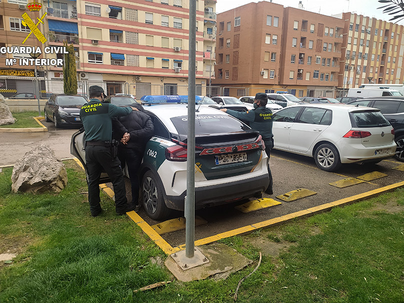 Comandancia de Valencia: La Guardia Civil detiene a un delincuente huido en distintos países europeos