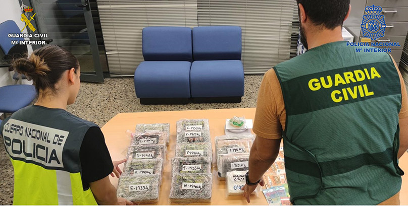 Comandancia de Valencia: Guardia Civil y Policía Nacional detienen a un hombre con 14 kilos de cocaína y una plantación de marihuana en su casa