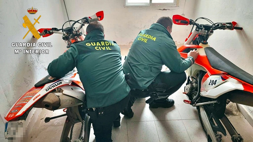 Comandancia de Badajoz: La Guardia Civil recupera en Badajoz dos motocicletas de alta gama sustraídas en Málaga cuando iban rumbo a Portugal