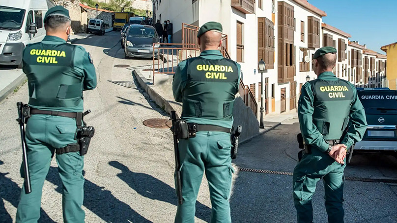 Comandancia de Almería. La Guardia Civil localiza en buen estado a una menor de 14 años desaparecida con una mujer que conoció a través de internet