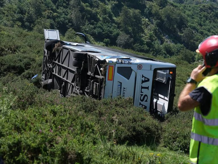 Comandancia de Asturias. La Guardia Civil investiga las causas del accidente del autobús en los Lagos de Covadonga