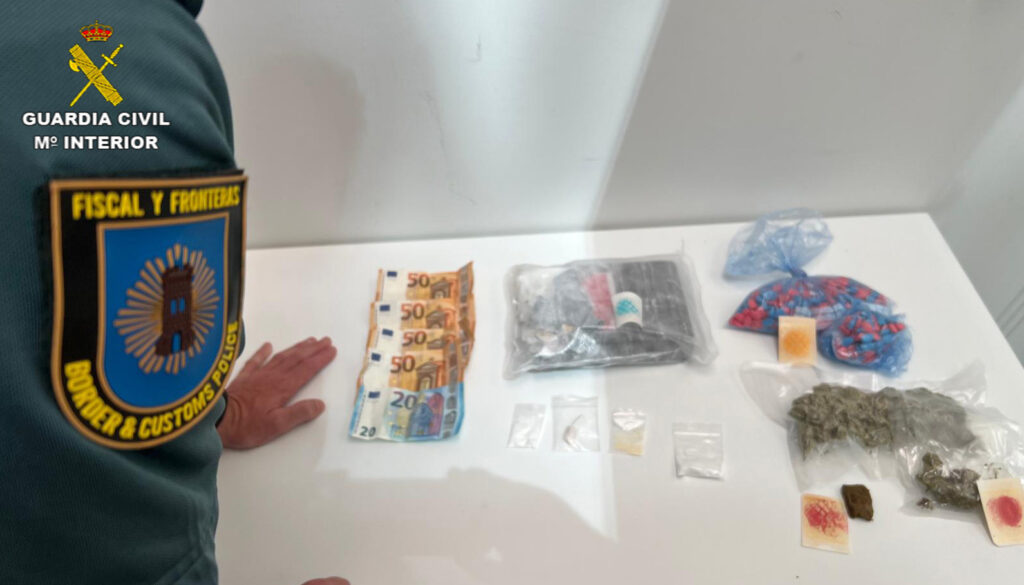 La Guardia Civil ha detenido a un hombre en el puerto de Ibiza por un supuesto delito contra la salud pública