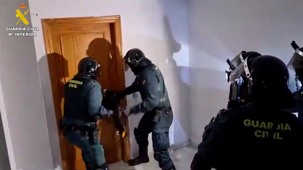 La Guardia Civil desarticula, un grupo criminal muy activo, dedicado al robo en viviendas habitadas.