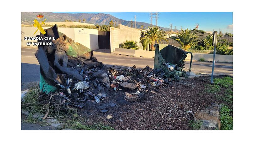 Comandancia de Santa Cruz de Tenerife. La Guardia Civil investiga a una persona por quemar 11 contenedores de basura en  Güímar