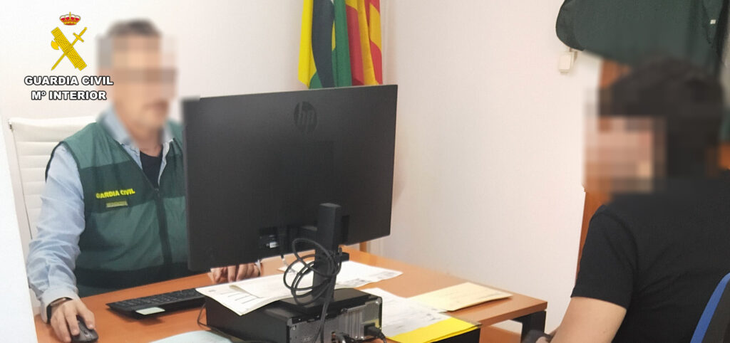 La Guardia Civil investiga a una persona por conducción temeraria al realizar derrapes y sobrevirajes (drifting) en la vía pública