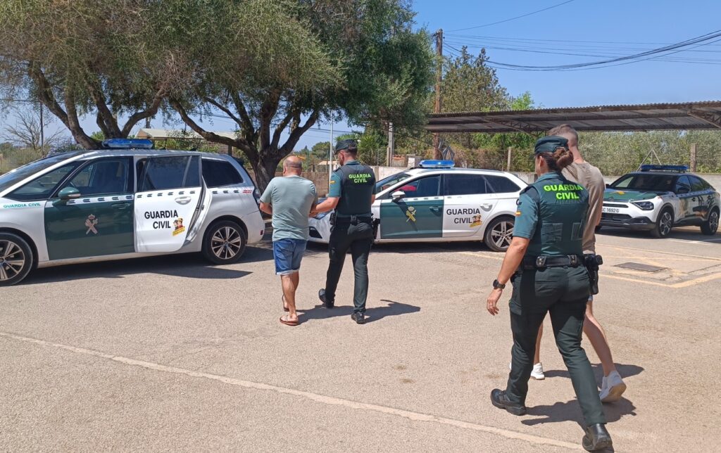 La Guardia Civil detiene infraganti a una banda dedicada a la comisión de robos en el interior de vehículos
