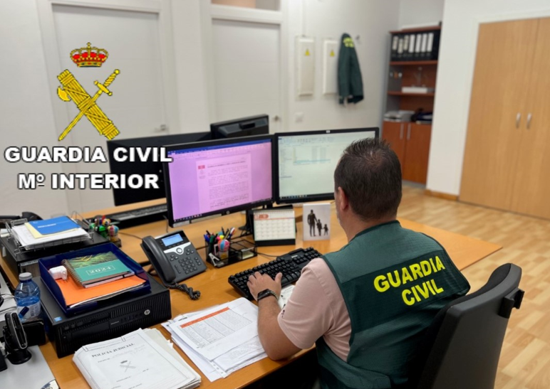 La Guardia Civil detiene a dos personas e investiga a otras dieciocho por su pertenencia a organización criminal, extorsión y amenazas graves