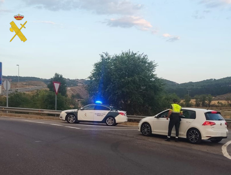 La Guardia Civil de Teruel investiga a un conductor por delitos contra la seguridad vial, por conducción temeraria y por conducir bajo los efectos de bebidas alcohólicas