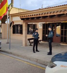 La Guardia Civil investiga a un varón por un robo en el interior de un vehículo