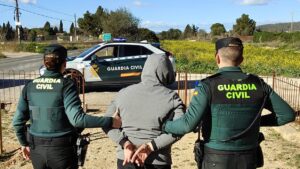 La Guardia Civil detiene a un varón por un delito contra la salud pública