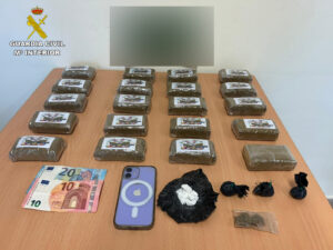 La Guardia Civil detiene a un vecino de Cuntis por un delito contra la salud pública