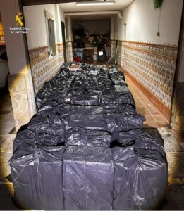 Trece detenidos en una operación de la Guardia Civil contra el contrabando de tabaco