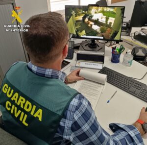 Detenido por la sustracción de diferentes efectos en el interior de cinco vehículos en Castuera