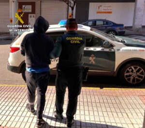 La Guardia Civil detiene in fraganti a un varón durante un robo con fuerza en una estación de servicio de Moaña