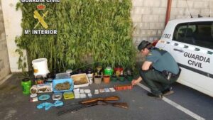 La Guardia Civil detiene a un hombre para su ingreso en prisión como responsable de un delito contra la salud pública en Vila de Cruces