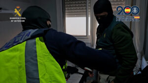 Guardia Civil y Policía Nacional en una operación conjunta detienen a 4 atracadores por dos asaltos violentos en la provincia de Almería.