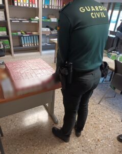 Guardia Civil incauta un total de 341 cajetillas de tabaco en un establecimiento de alimentación de Fraga