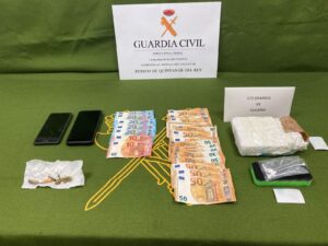 La Guardia Civil detiene a dos varones por un delito contra la salud pública en Villanueva de la Jara
