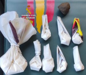 La Guardia Civil investiga a una mujer en Cangas por un delito de tráfico de drogas