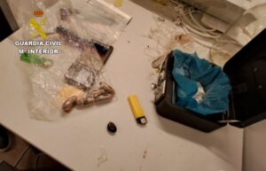 La Guardia Civil en operación conjunta con la Policía Nacional detiene a 3 personas por un presunto delito de tráfico de drogas y pertenencia a grupo criminal