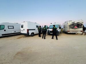 La Guardia Civil desmantela un campamento ilegal asentado en el término municipal de Tarifa