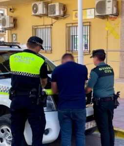 La Guardia Civil investiga a un joven en Albox por la venta de sustancias estupefacientes en la vía pública