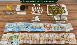 La Guardia Civil desmantela un punto de venta de drogas al menudeo en la localidad de Alcántara (Cáceres)
