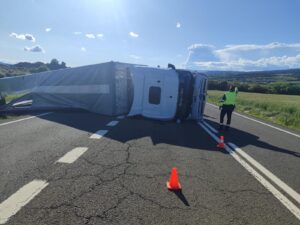 Guardia civil investiga al conductor de un vehículo articulado al casi quintuplicar la tasa de alcoholemia en aire espirado en el término municipal de Tolva