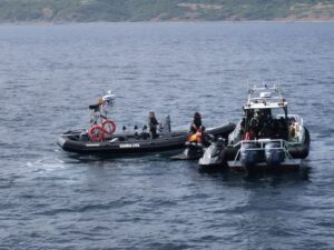 La Guardia Civil detiene a cuatro personas que transportaban más de 120 kilos de hachís en dos motos de agua