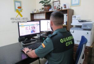 La Guardia Civil investiga a tres varones como presuntos autores de un delito continuado de estafa y grupo criminal
