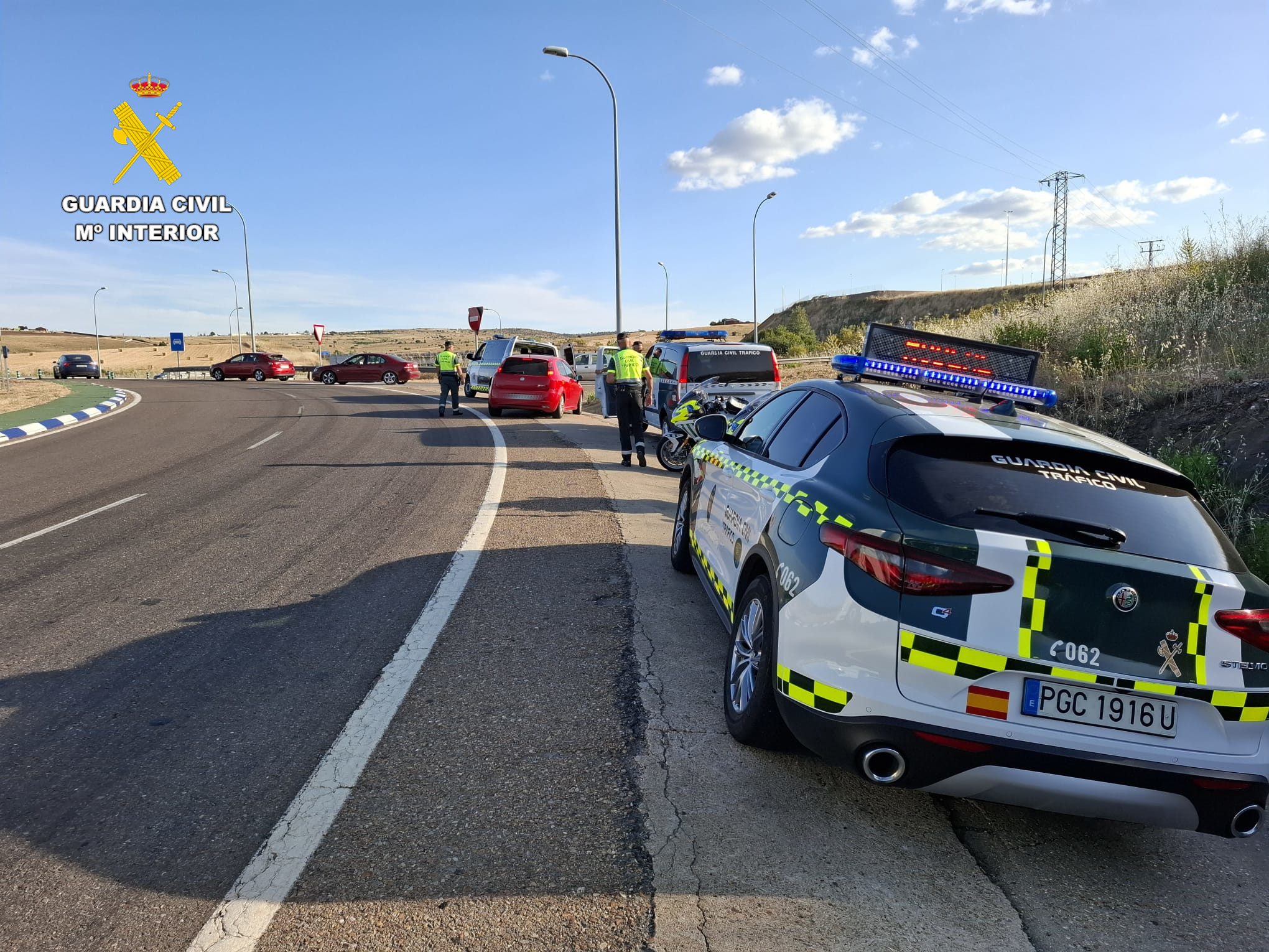 La Guardia Civil de Tráfico detiene al conductor de un turismo como ...