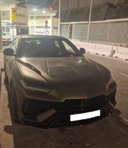 La Guardia Civil intercepta en el puerto de Tarifa 34 vehículos robados en el último mes