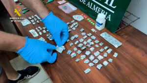 Neutralizado en Roquetas de Mar un núcleo delictivo asentado en una vivienda destinada al tráfico y consumo de drogas