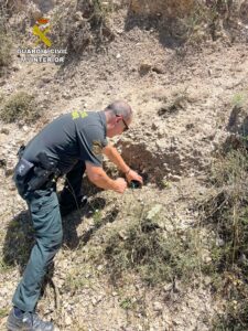 La Guardia Civil desactiva en Gajanejos una granada originaria de la Guerra Civil