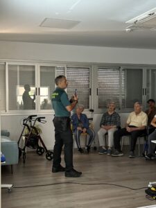 La Guardia Civil continúa realizando jornadas informativas a nuestros mayores