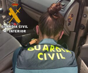 Detenido en el puerto de Almería cuando intentaba embarcar con destino a Argelia un vehículo sustraído en Francia