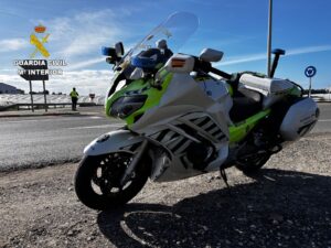 La Guardia Civil investiga al conductor de un vehículo por circular de forma temeraria intimidando a grupos de ciclistas