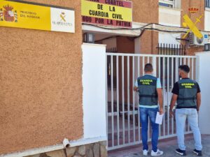 La Guardia Civil investiga a dos personas por estafa mediante usurpación de identidad y falsedad documental en contratos de suministro eléctrico