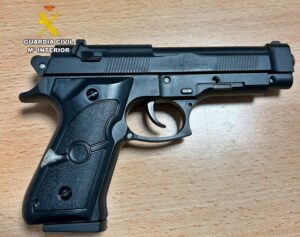 La Guardia Civil detiene a cinco personas por retener, golpear y amenazar a un zafrense con una pistola