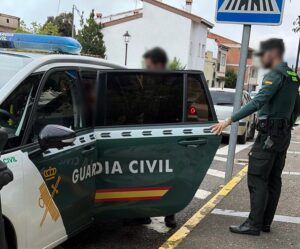 La Guardia Civil esclarece un robo con fuerza en un establecimiento hostelero del Jerte (Cáceres) y detiene a dos supuestos autores
