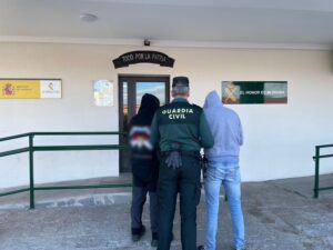 La Guardia Civil detiene a dos personas por una estafa mediante el timo del tocomocho en Navalmoral de la Mata (Cáceres)