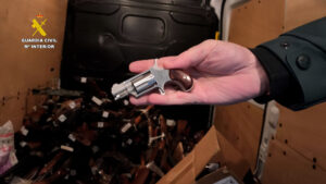La Guardia Civil reduce a chatarra 529 armas de fuego, armas blancas, piezas y objetos peligrosos