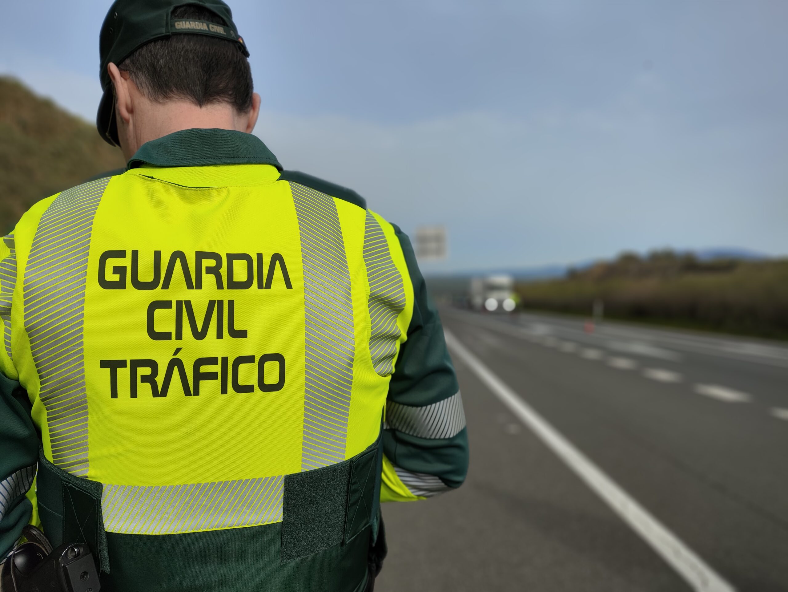 La Guardia Civil investiga al conductor de un vehículo articulado por ...