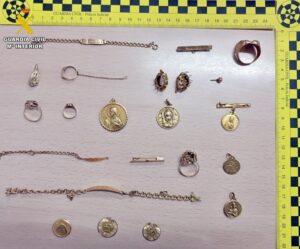 La Guardia Civil detiene al presunto autor del robo de joyas en una vivienda de Fuentes de León