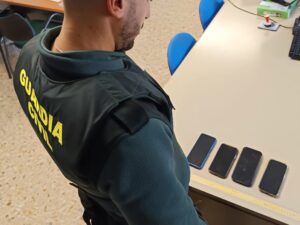 Guardia Civil investiga a una persona por cuatro delitos de hurto en el interior de una sala de fiestas de la localidad de Fraga