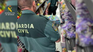 La Guardia Civil interviene más de 3 millones de euros en juguetes falsificados en un bazar del sur de Tenerife
