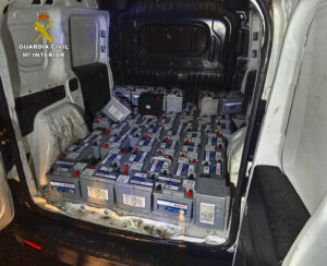 Detenidos tras darse a la fuga los presuntos autores del robo de mercancía de un camión en la A-2