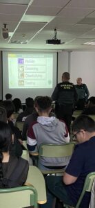 La Guardia Civil continúa impartiendo charlas del Plan Director en los Centros Escolares