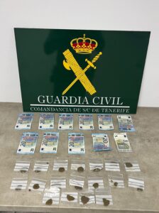 Detenido un varón que fue sorprendido mientras se hacía un cigarro porro y que portaba droga entre sus pertenencias